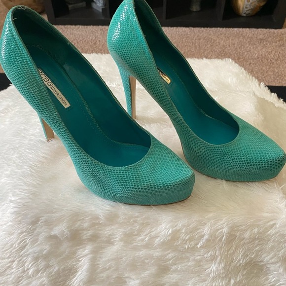 BCBGeneration Almond Toe Pump - Picture 6 of 8